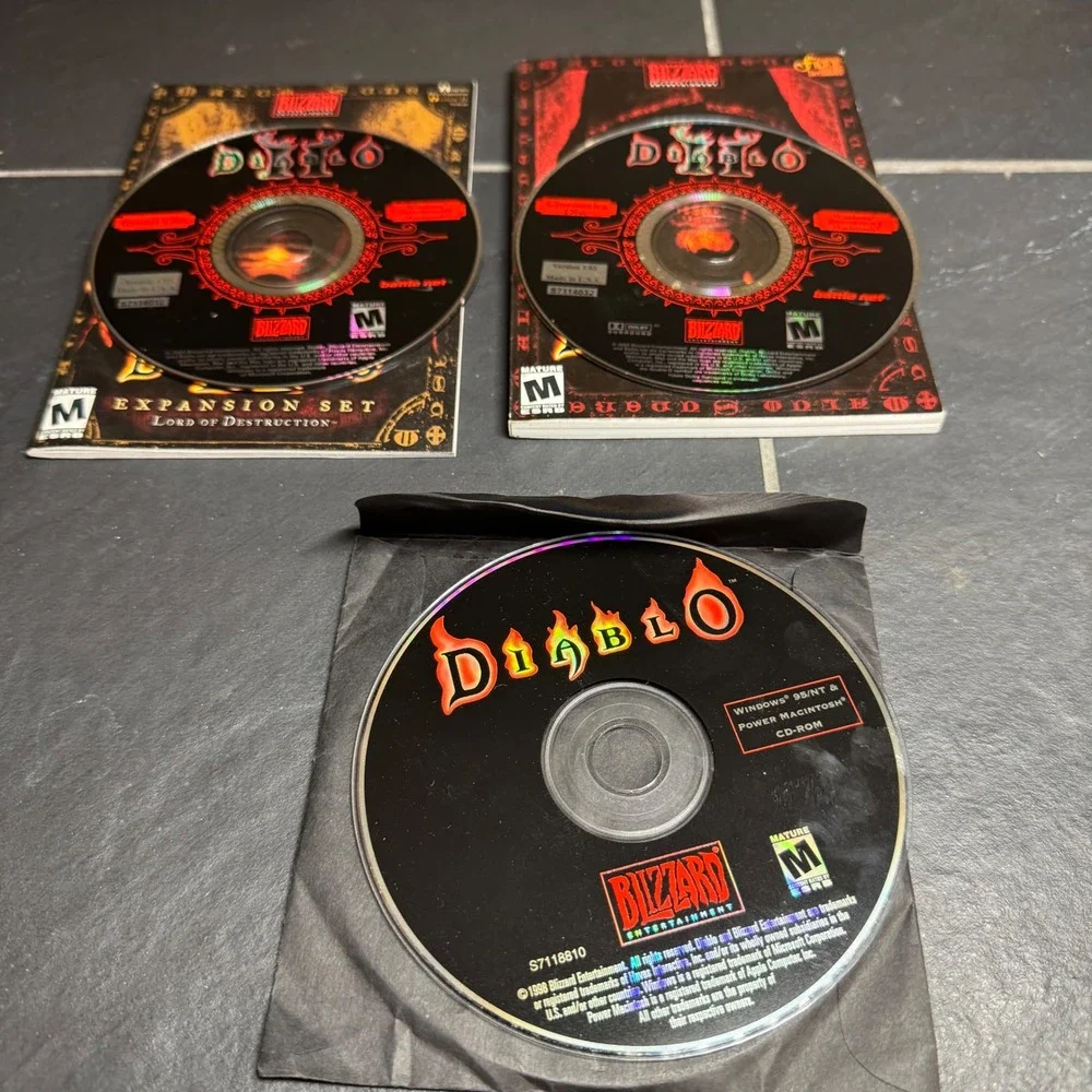 Diablo II PC Game Lot with Lord of Destruction Expansion & Diablo 1 Disc Manuals